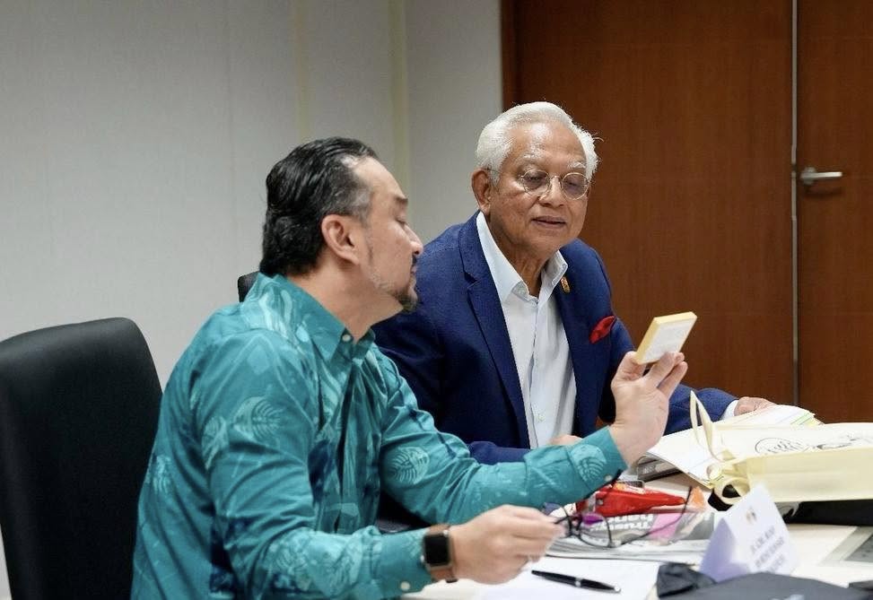 Malaysian Geoparks Network 4 Malaysian Geoparks Network 4